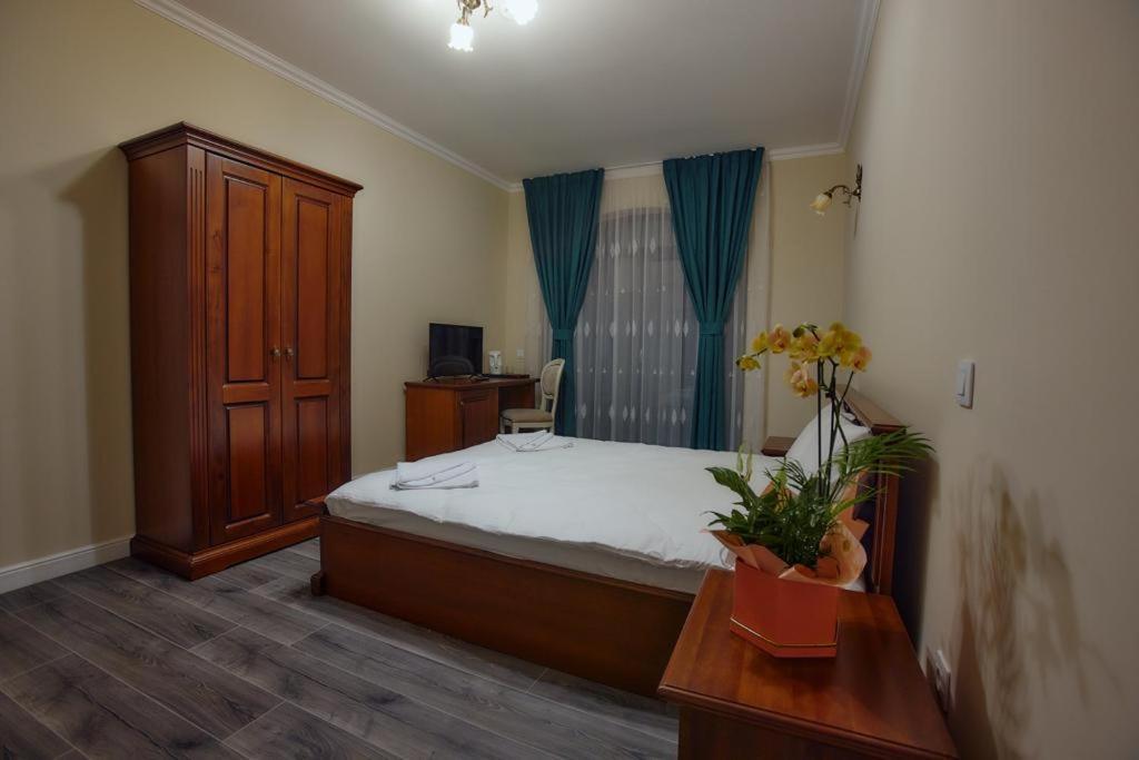 Hotel Imperium Botiz Экстерьер фото